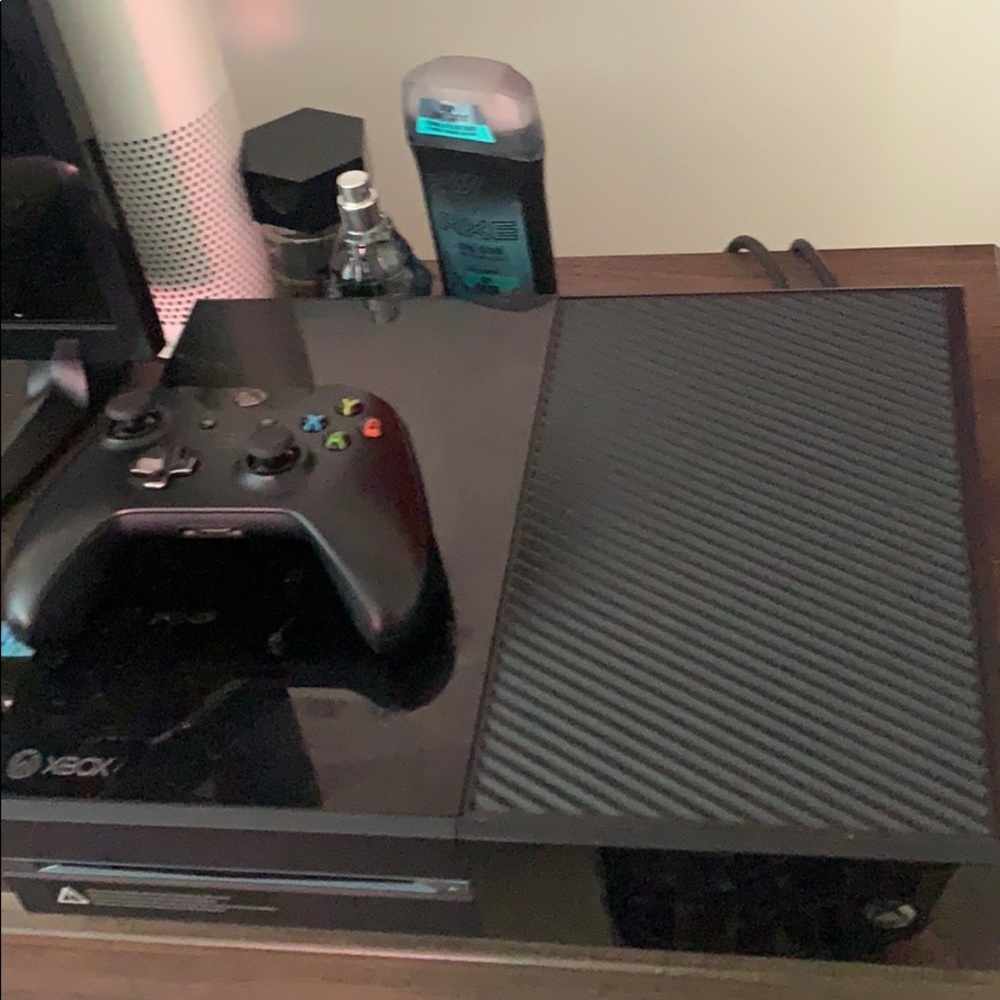 Xbox one with day one 2013 Controller.